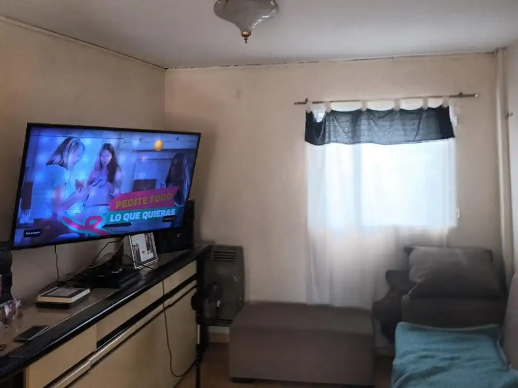 Foto de SE VENDE DPTO 4 AMB BARRIO PIEDRABUENA, imagen 2