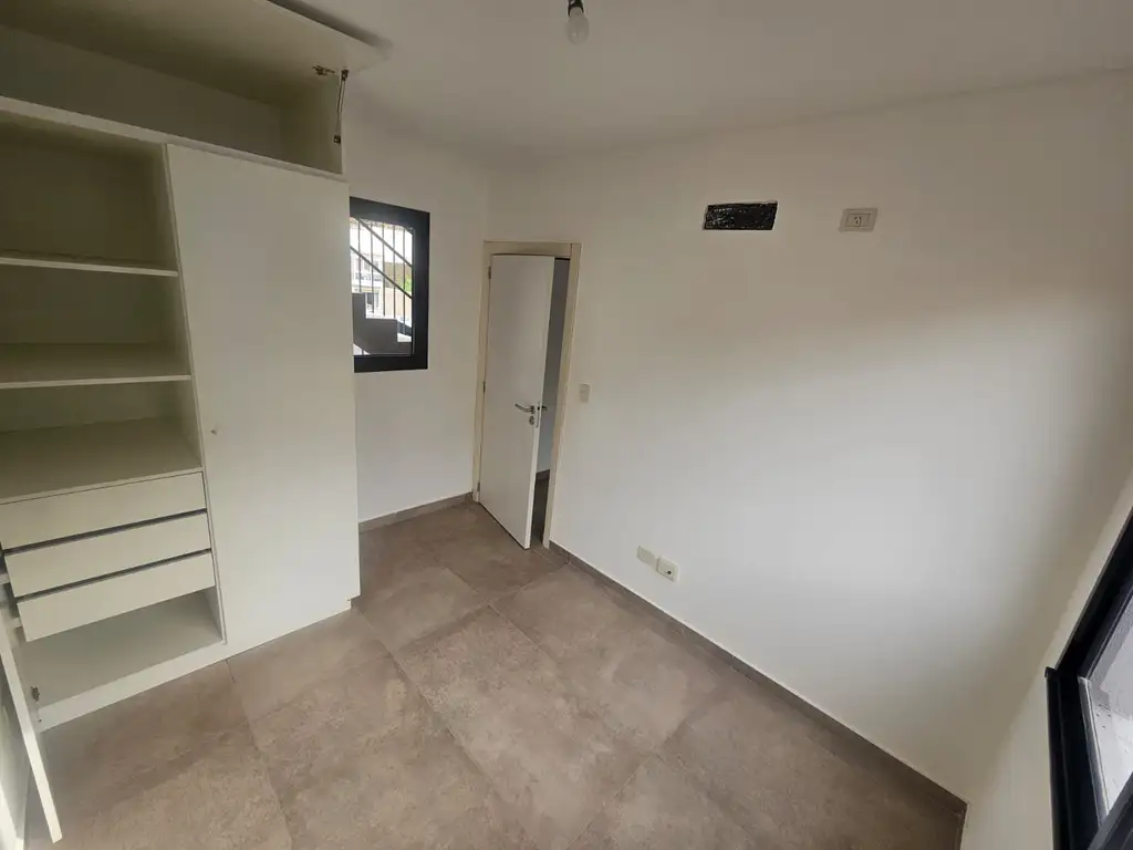 Foto de EXCELENTE DEPTO DE 2 AMB CON AMPLIA TERRAZA - APTO CREDITO -, imagen 5