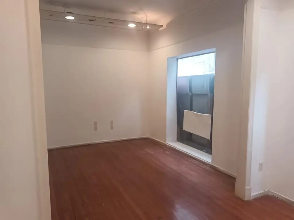 Foto de VENTA DE LOCAL EN SUCRE 2733 Y MOLDES BELGRANO, imagen 2