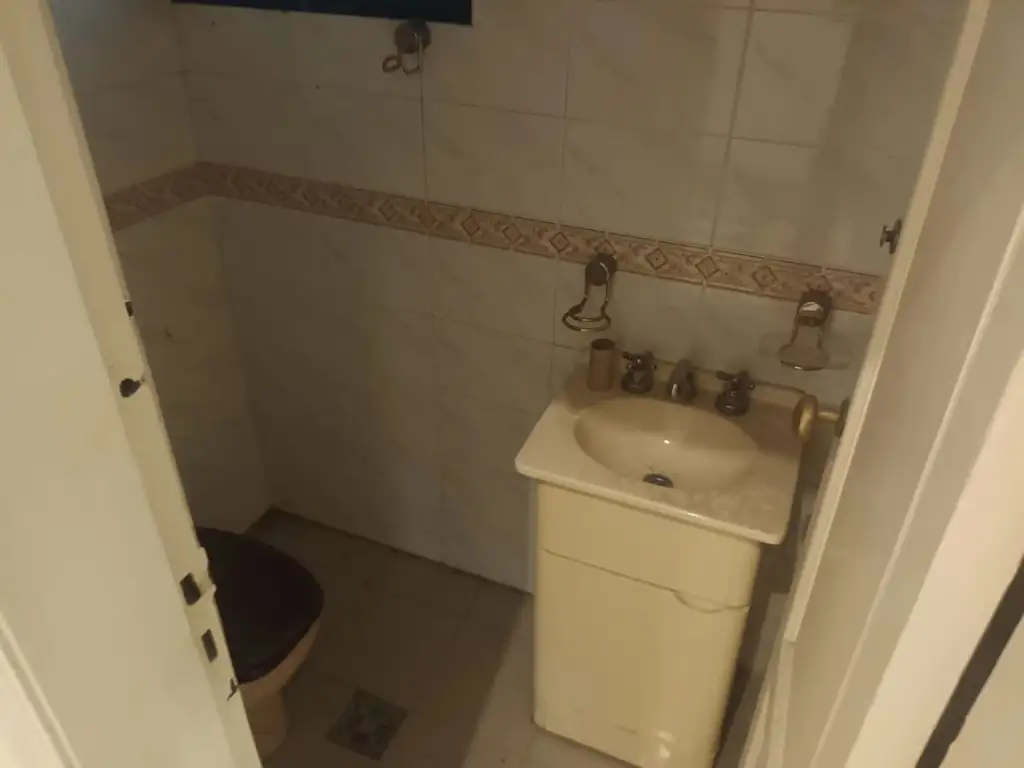 Foto de VENTA DE LOCAL EN SUCRE 2733 Y MOLDES BELGRANO, imagen 5