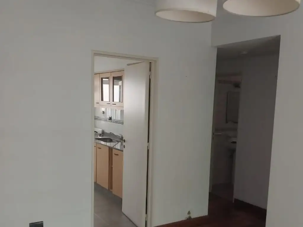 Foto de DEPARTAMENTO 3 AMB. AL FRENTE CON BALCÓN Y COCHERA, imagen 4