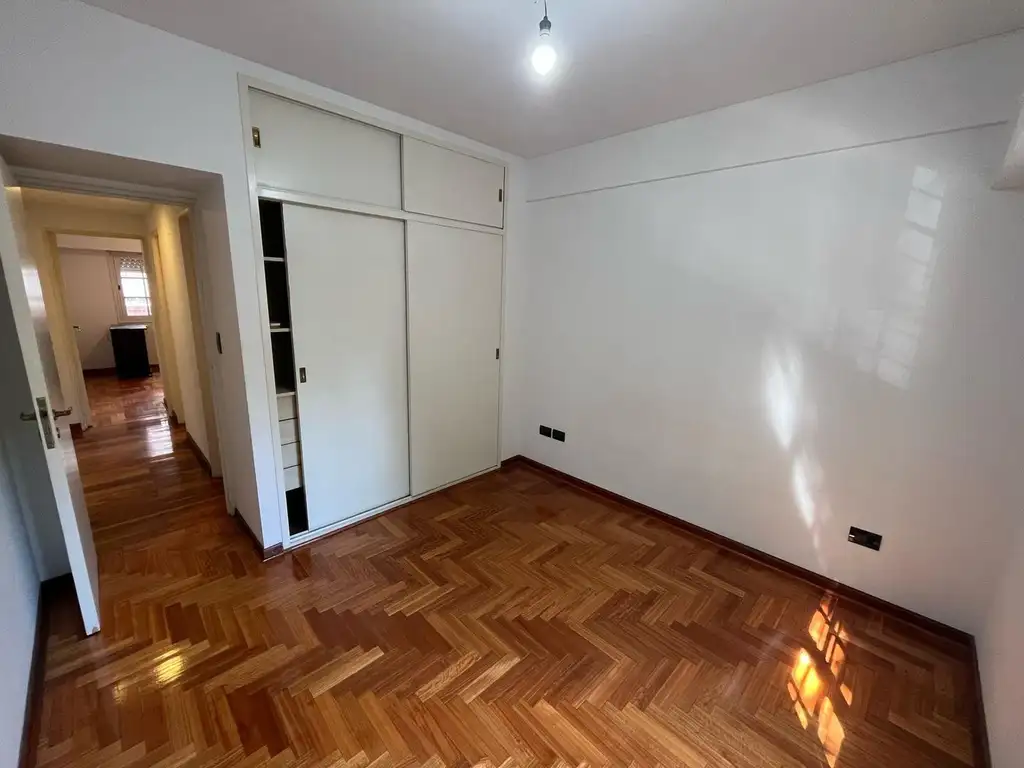 Foto de DEPARTAMENTO 3 AMB. AL FRENTE CON BALCÓN Y COCHERA, imagen 1