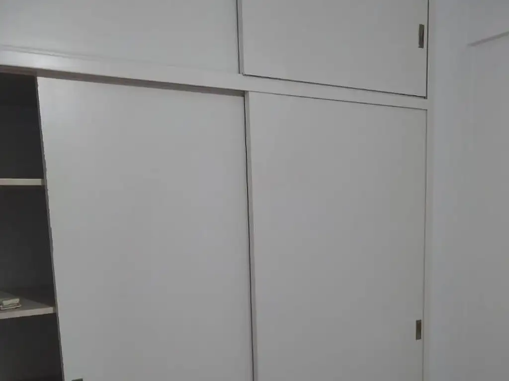 Foto de DEPARTAMENTO 3 AMB. AL FRENTE CON BALCÓN Y COCHERA, imagen 3