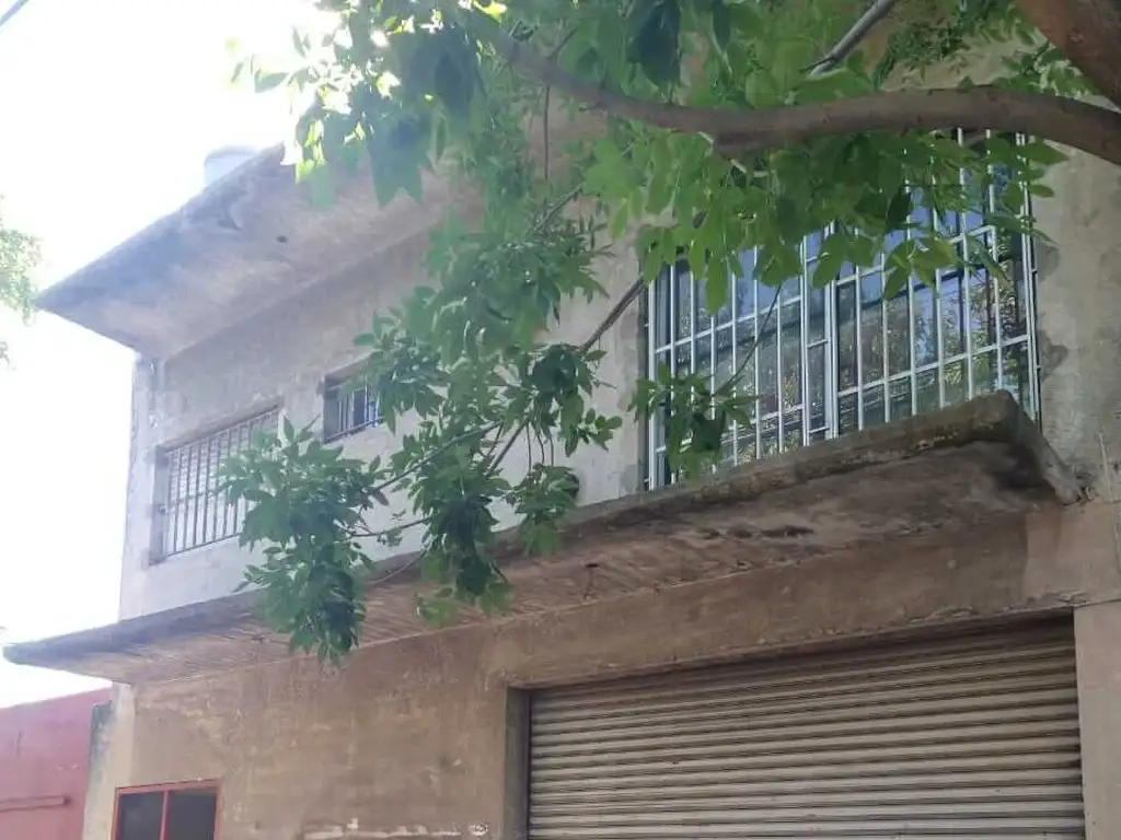 Foto de Galpón en venta en Lugano, imagen 1