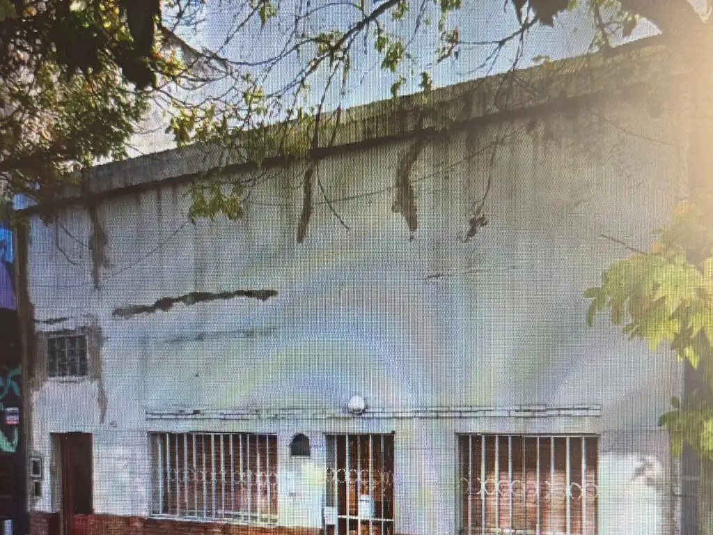Foto de PH al frente en zona comercial, imagen 1