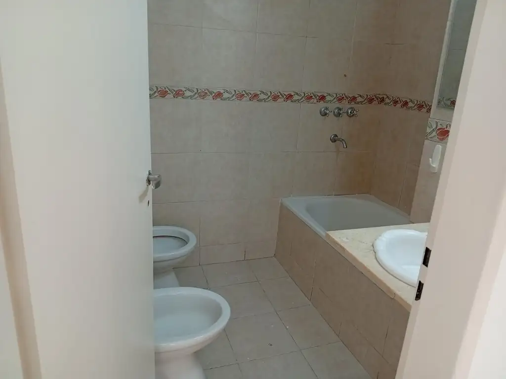 Foto de Recoleta 2 Amb. PB C/Patio. Apto Prof. venta con RENTA, imagen 5