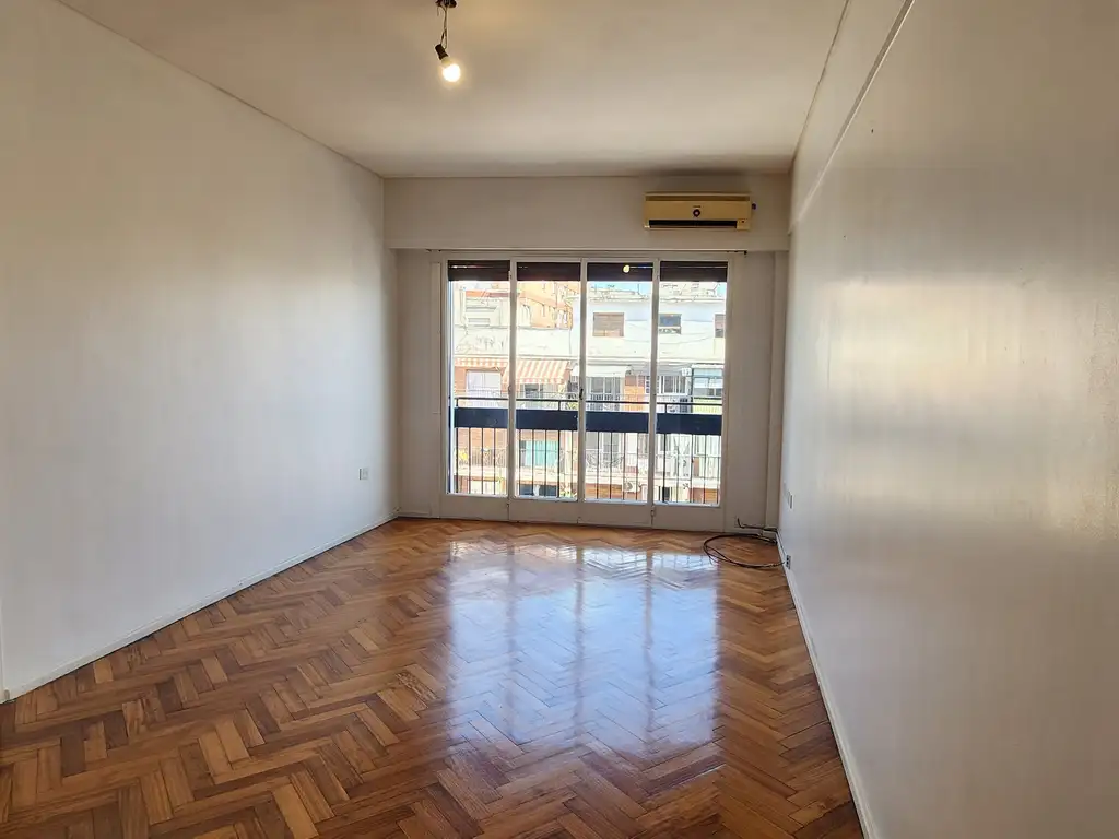 Foto de VENTA departamento dos dormitorios BALCON y COCHERA, imagen 1