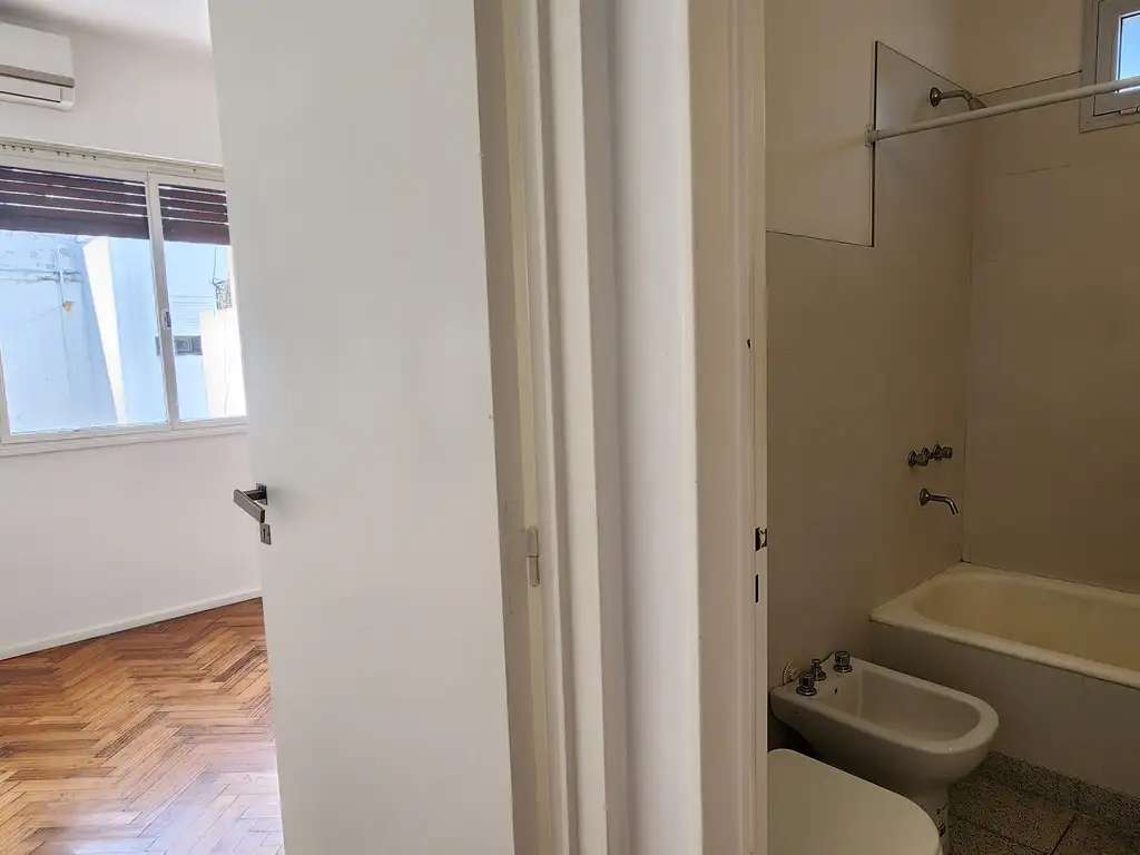 Foto de VENTA departamento dos dormitorios BALCON y COCHERA, imagen 2