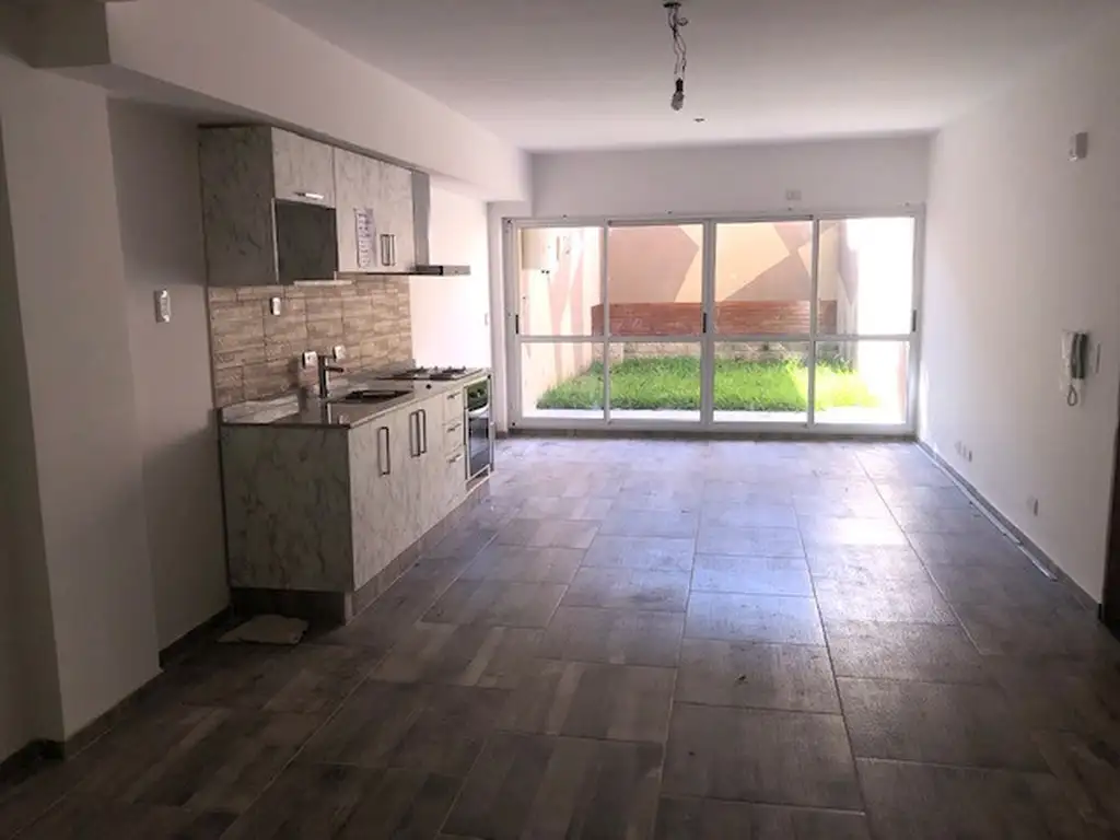 Foto de TIPO CASA A ESTRENAR 2 AMBIENTES CON PATIO y JARDIN Boedo, imagen 1
