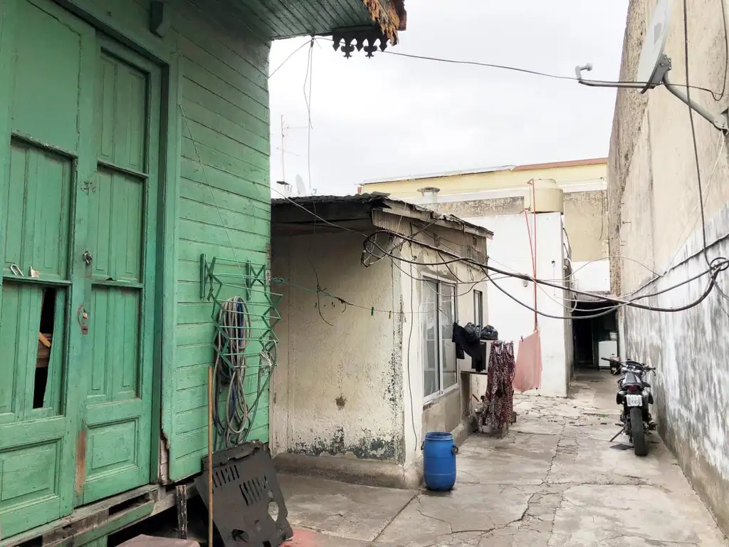 Foto de CASA EN VENTA EN POMPEYA DE 6 AMBIENTES SOBRE 8,66 X 26 MTS, imagen 3