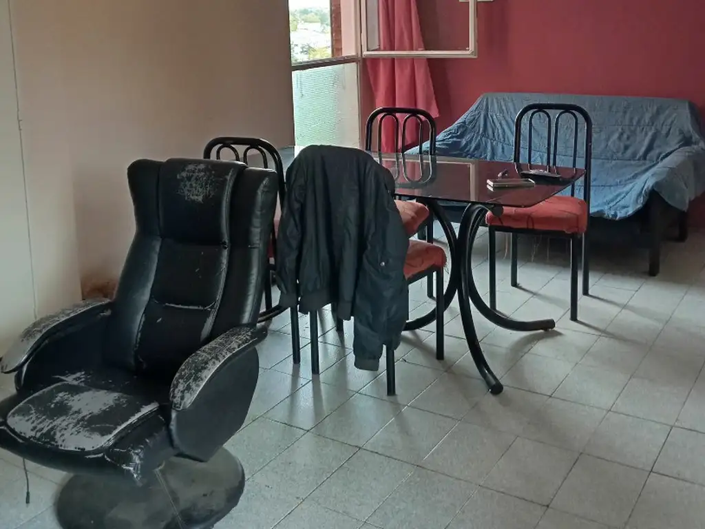 Foto de DEPARTAMENTO DE 4 AMBIENTES AMPLIOS CON BALCON, imagen 3