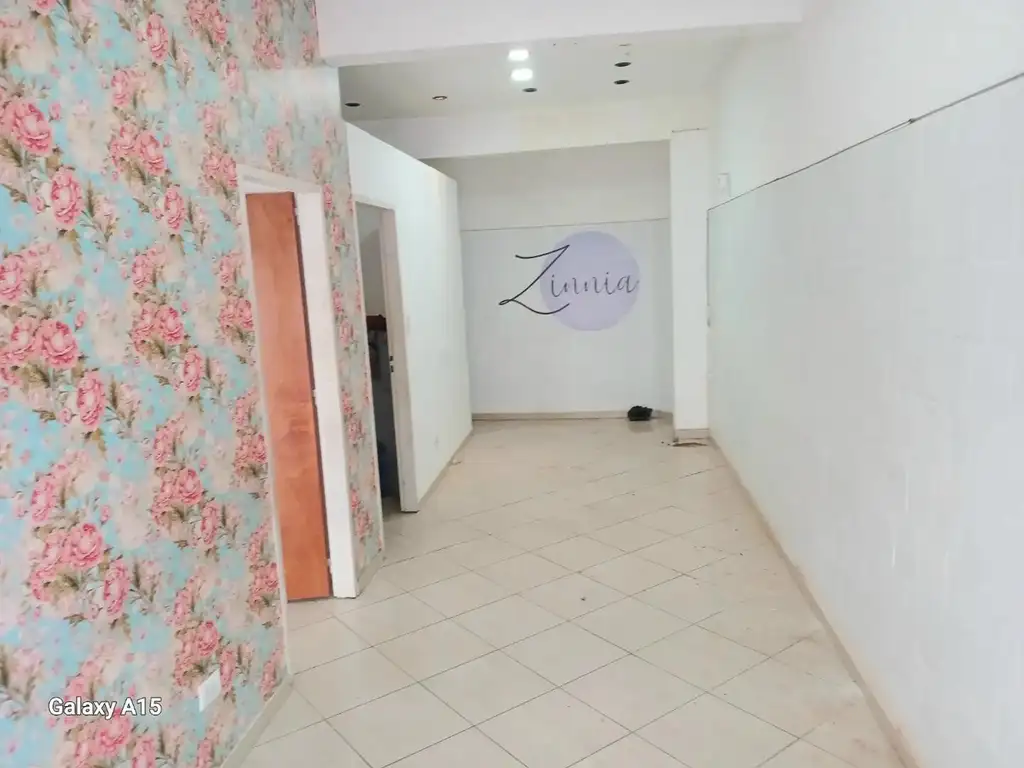 Foto de Alquiler local de 5 x 11 (doble frente/vidriera) a metros de, imagen 3