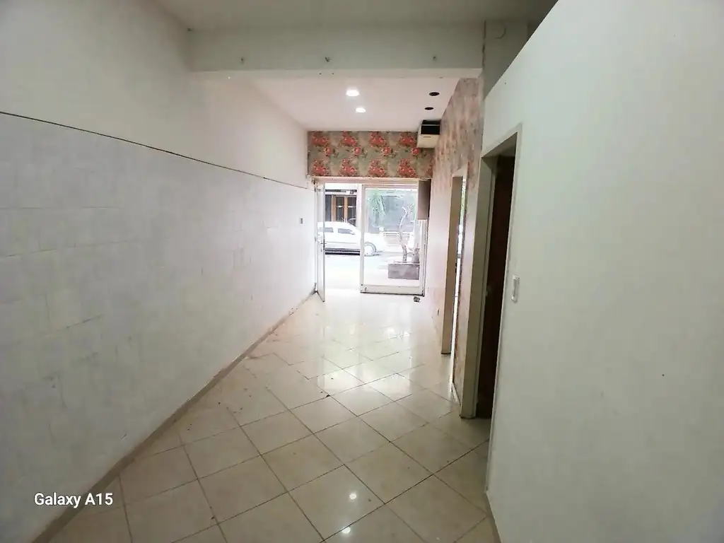 Foto de Alquiler local de 5 x 11 (doble frente/vidriera) a metros de, imagen 2