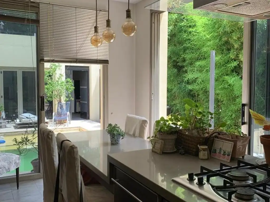 Foto de CASA 5 AMBIENTES C/COCHERA, QUINCHO Y PILETA!!, imagen 3
