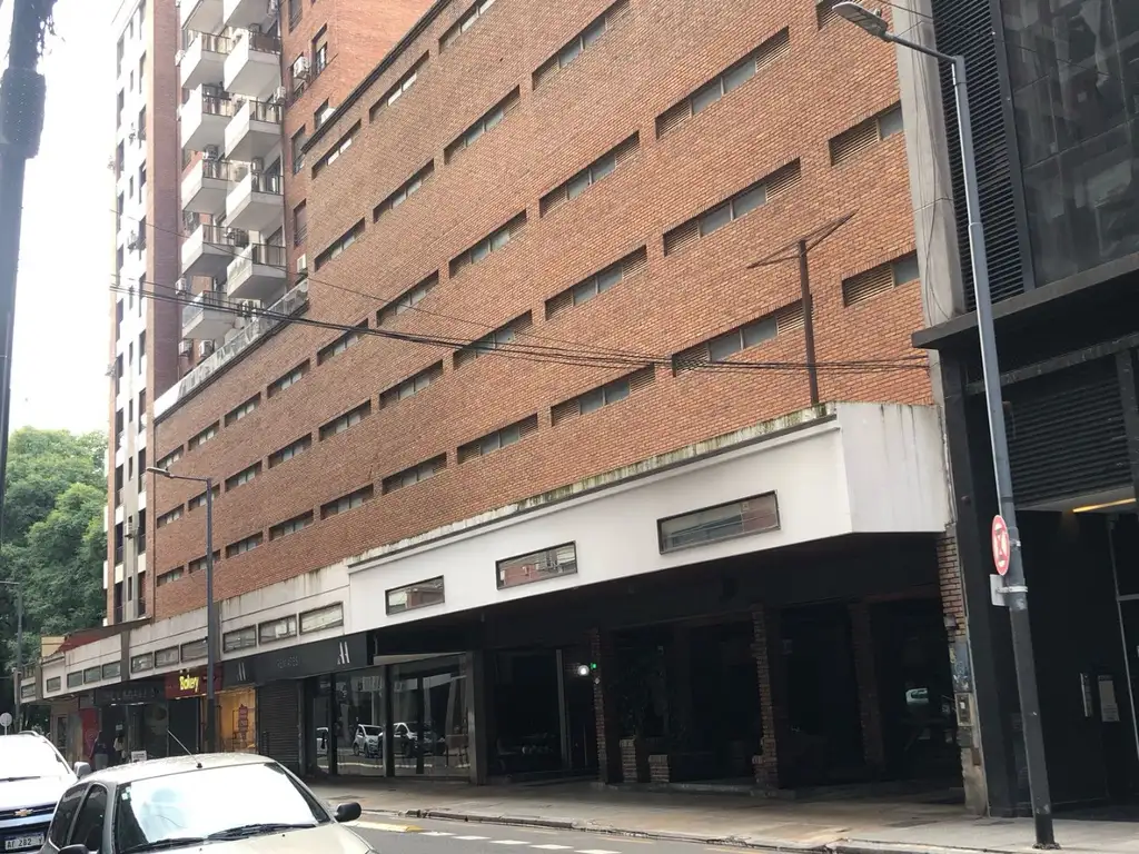 Foto de COCHERA CÓMODA EN TRIBUNALES.¡IDEAL INVERSIÓN O USO PARTICULAR!, imagen 1
