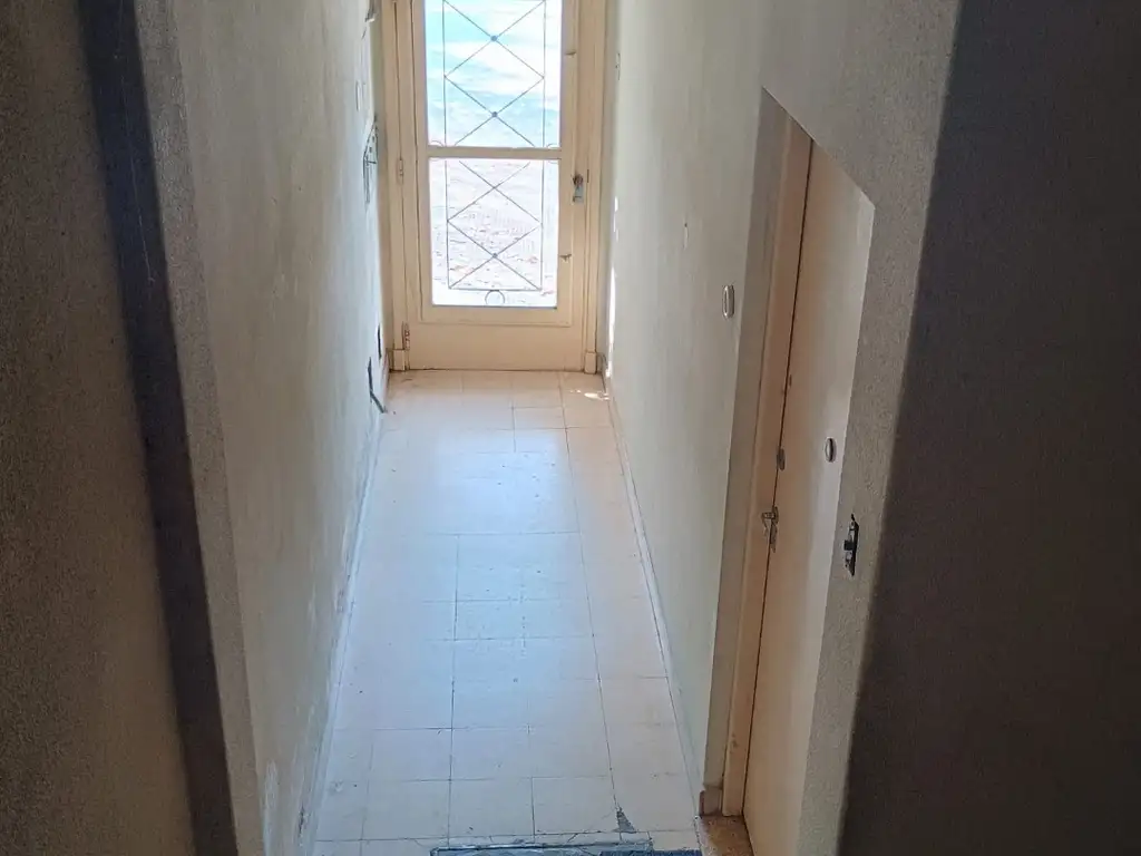 Foto de DEPARTAMENTO DE 3 AMBIENTES EN PRIMER PISO POR ESCALERA // CON 2, imagen 1