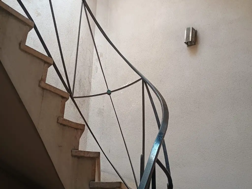 Foto de DEPARTAMENTO DE 3 AMBIENTES EN PRIMER PISO POR ESCALERA // CON 2, imagen 3