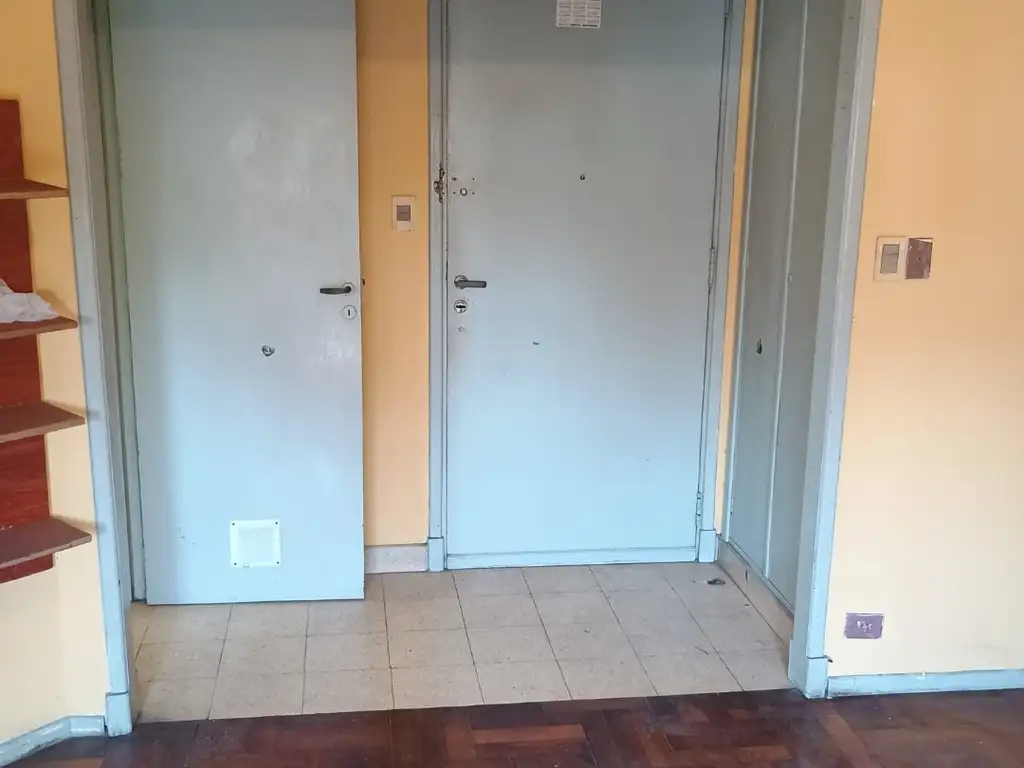 Foto de DEPARTAMENTO DE 3 AMBIENTES EN PRIMER PISO POR ESCALERA // CON 2, imagen 5