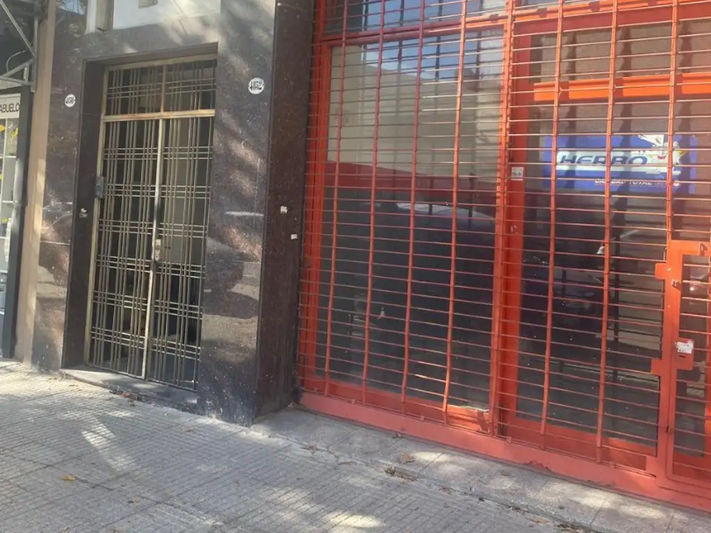Foto de LOCAL SOBRE AV. ALBERDI 4800 y vivienda multifamiliar, imagen 2