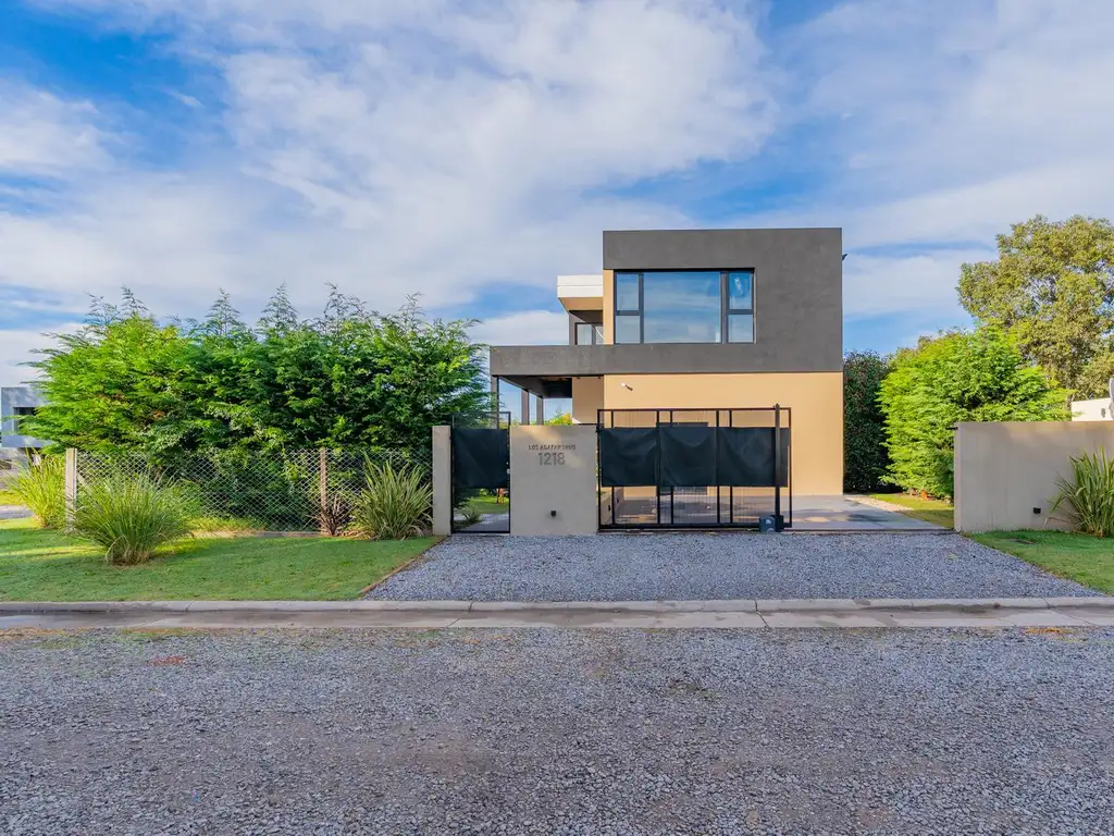 Foto de Casa 5 ambientes con parque La Aurelia, imagen 1