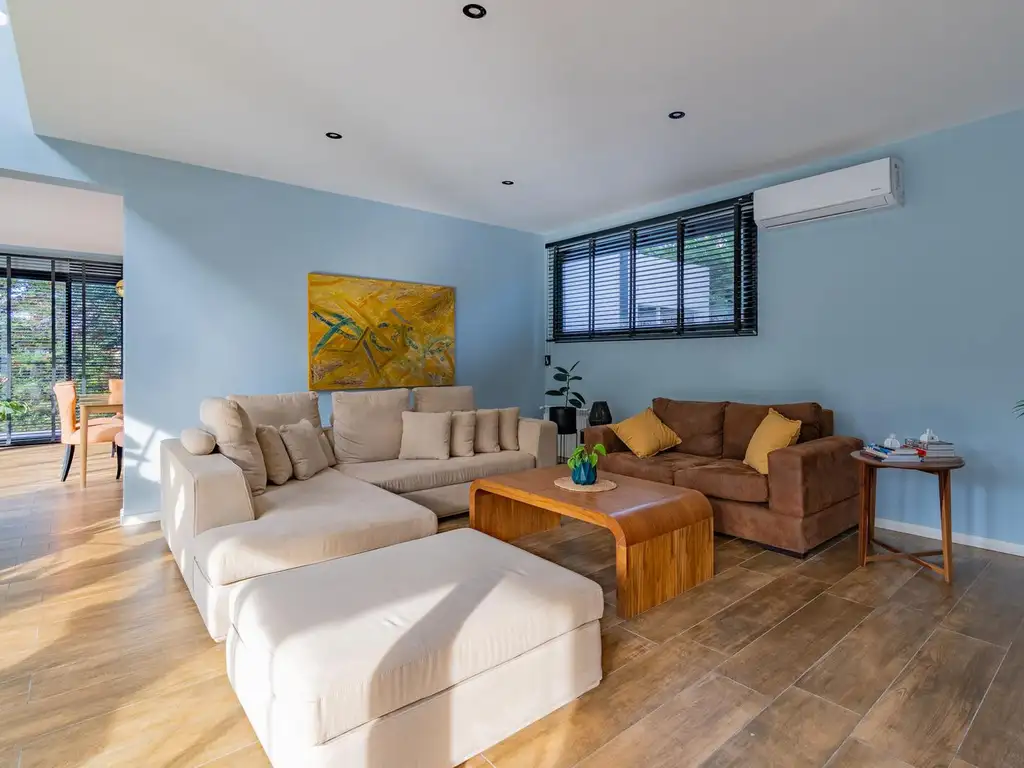 Foto de Casa 5 ambientes con parque La Aurelia, imagen 2