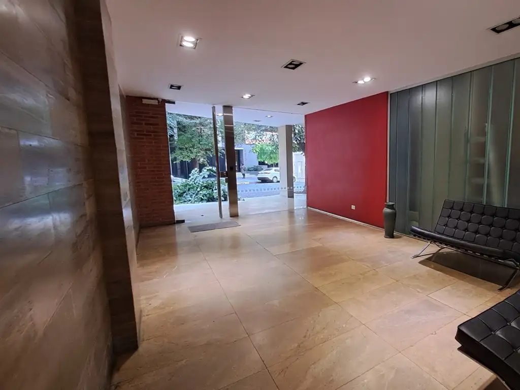 Foto de Excelente semipiso de cuatro ambientes con cochera pileta y baulera, imagen 2
