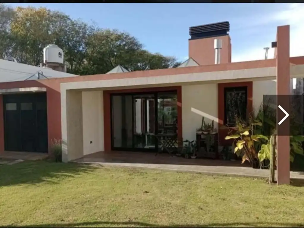 Foto de Terreno con construcción de Casa de diseño, imagen 3