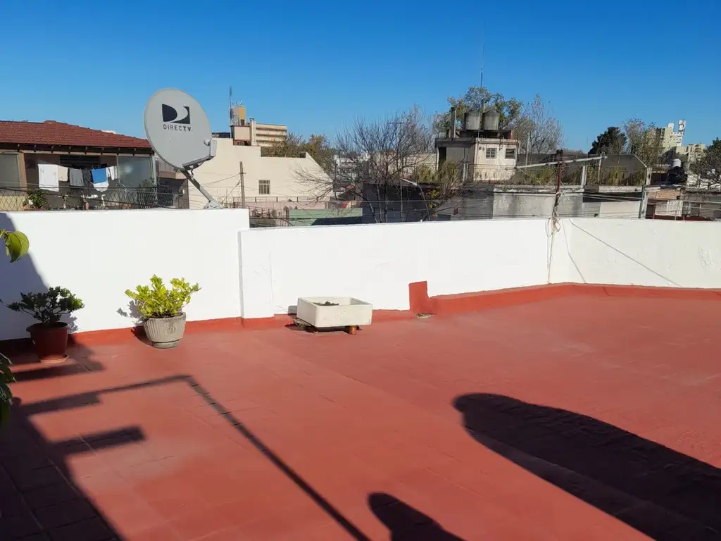 Foto de excelente PH en 1 piso 3 amb en excelente estado, con terraza de uso, imagen 3