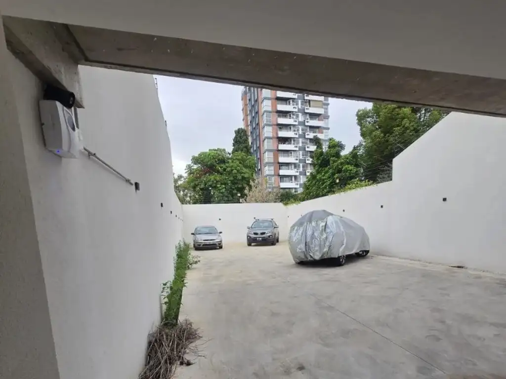 Foto de cochera en planta baja, fija y descubierta. porton automático con, imagen 1