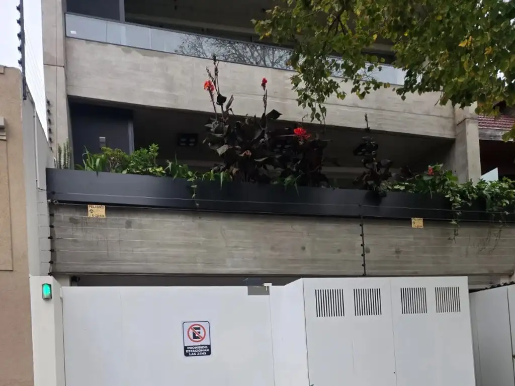Foto de cochera en planta baja, fija y descubierta. porton automático con, imagen 2