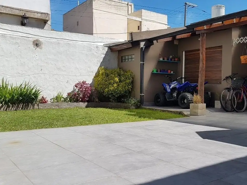 Foto de OPORTUNIDAD Chalet 3 amb + depto 2 amb ideal !, imagen 1
