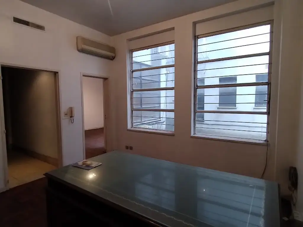 Foto de 3 Oficinas o Consultorios en Alquiler A. Alsina Y San José, imagen 1