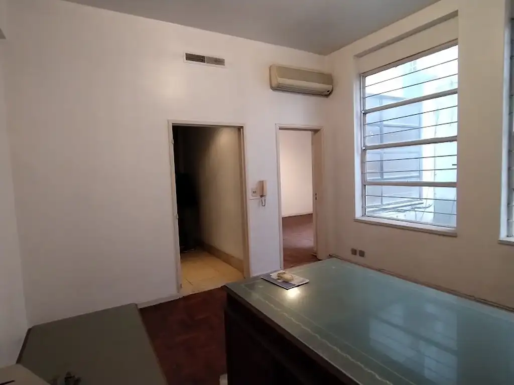 Foto de 3 Oficinas o Consultorios en Alquiler A. Alsina Y San José, imagen 2