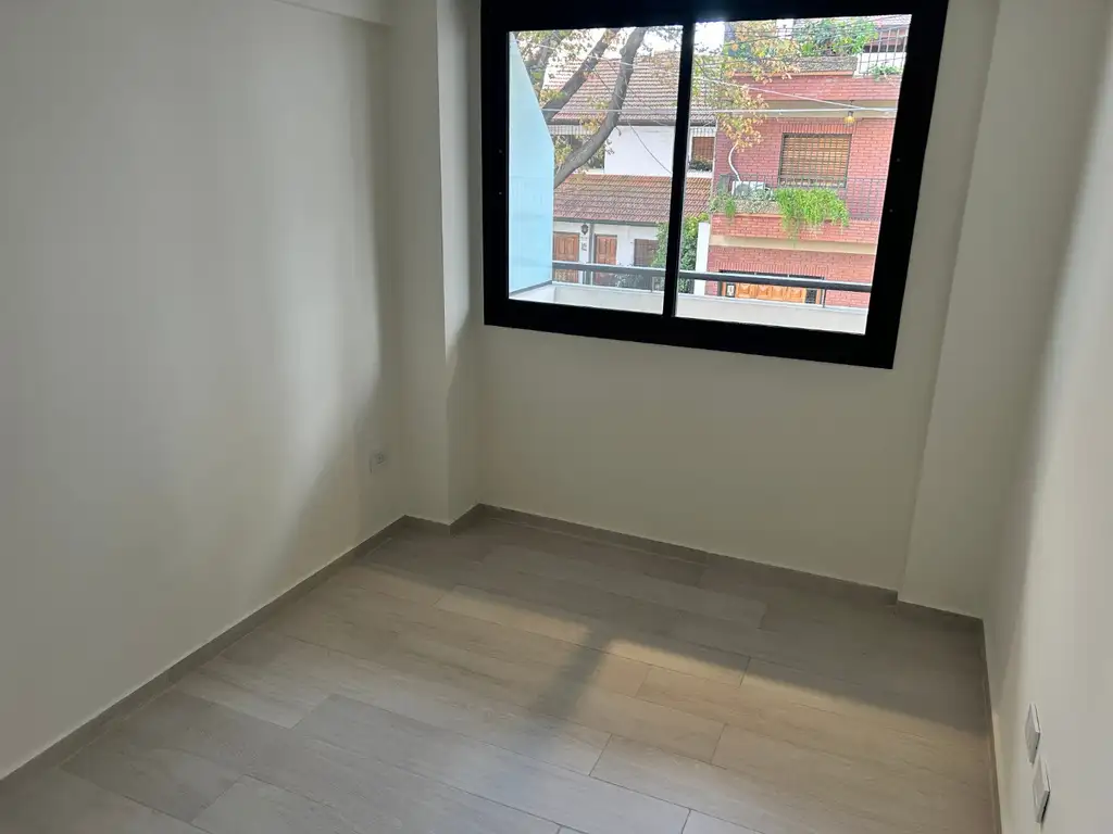 Foto de Dpto 3amb Con Dos Baños Completos Y Un Toilette Al Frente Con Balcon, imagen 5