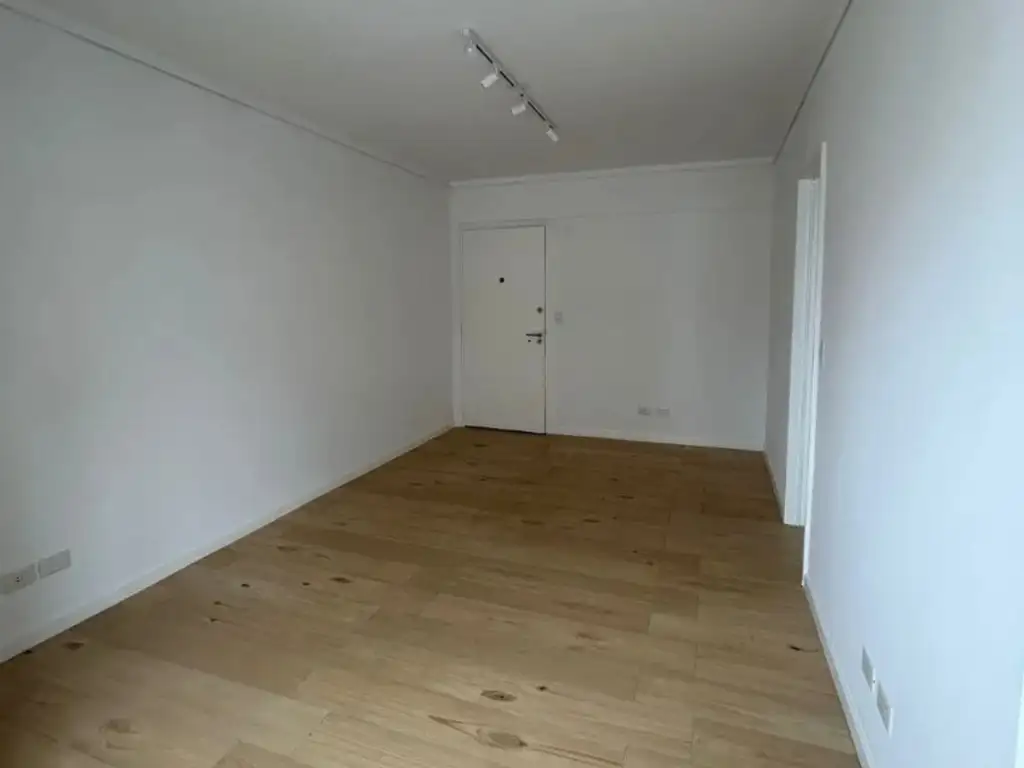 Foto de Impecable 2 Ambientes Muy Luminoso, En Excelente Ubicación, Reciclado A, imagen 2