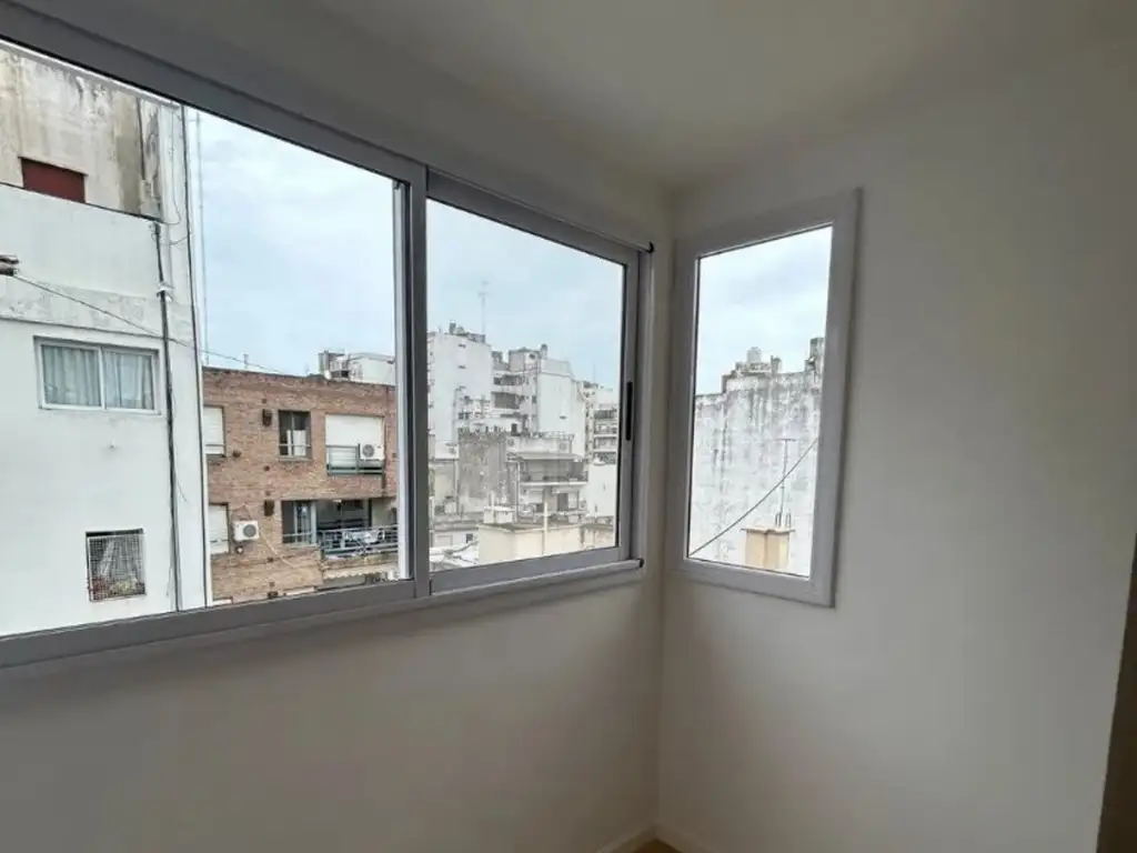 Foto de Impecable 2 Ambientes Muy Luminoso, En Excelente Ubicación, Reciclado A, imagen 4