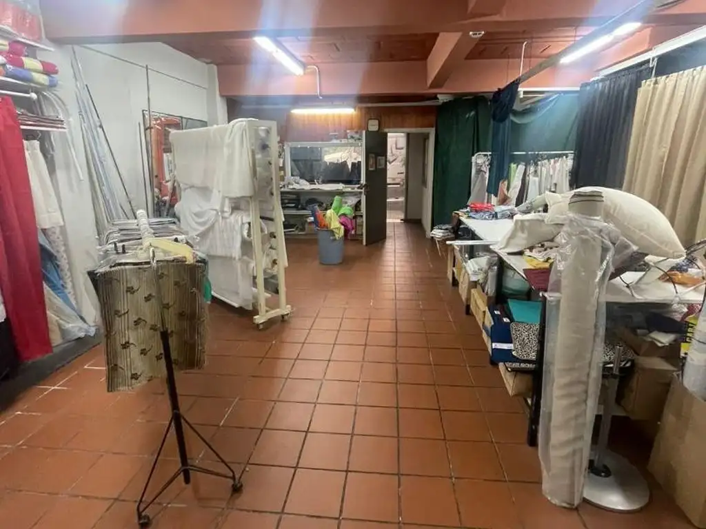 Foto de VENTA LOCAL AMPLIAS DIMENSIONES!, imagen 3