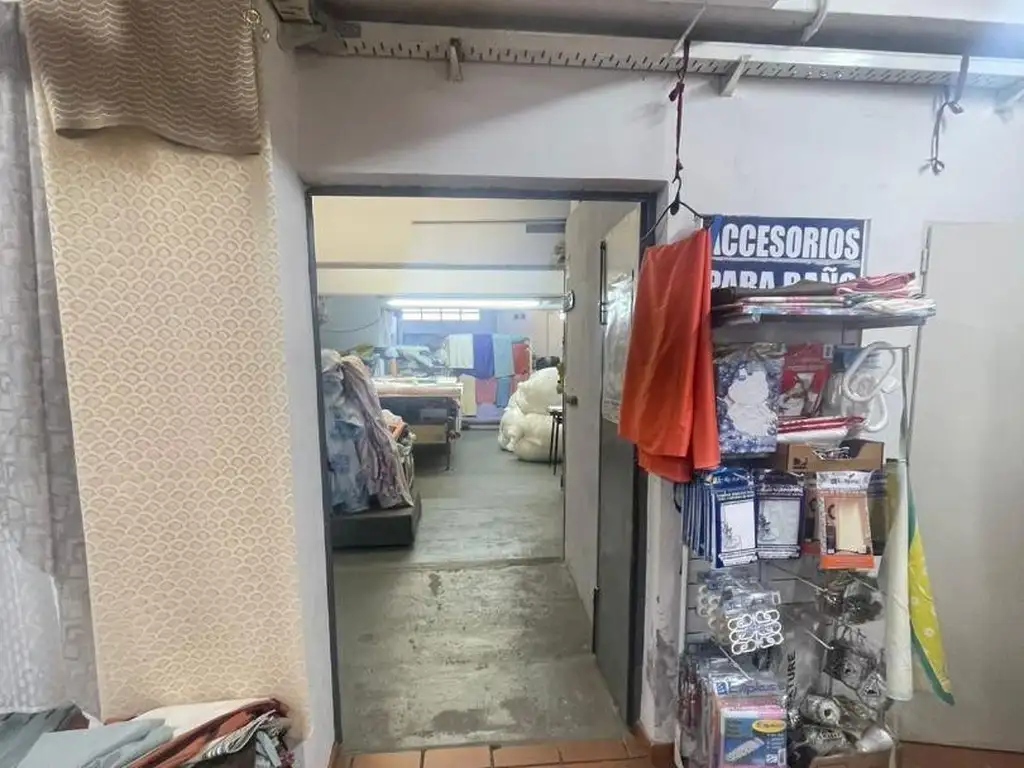 Foto de VENTA LOCAL AMPLIAS DIMENSIONES!, imagen 5