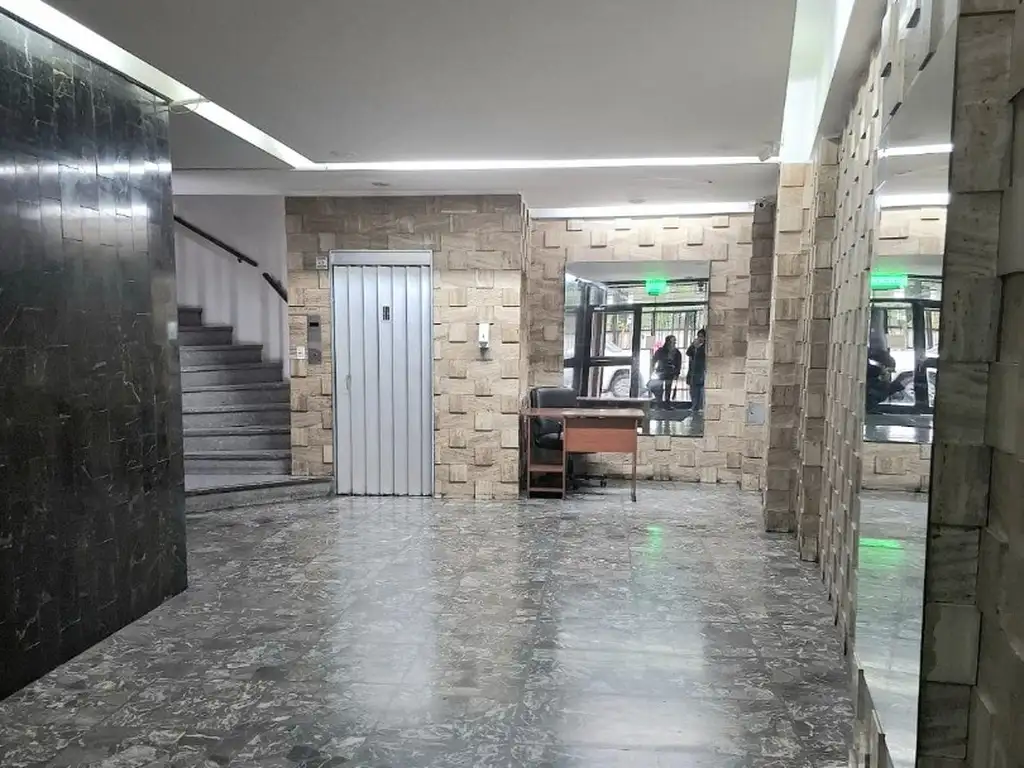 Foto de EXCELENTE OFICINA AL FRENTE / CON COCINA Y BAÑO INDEPENDIENTES/ A, imagen 1