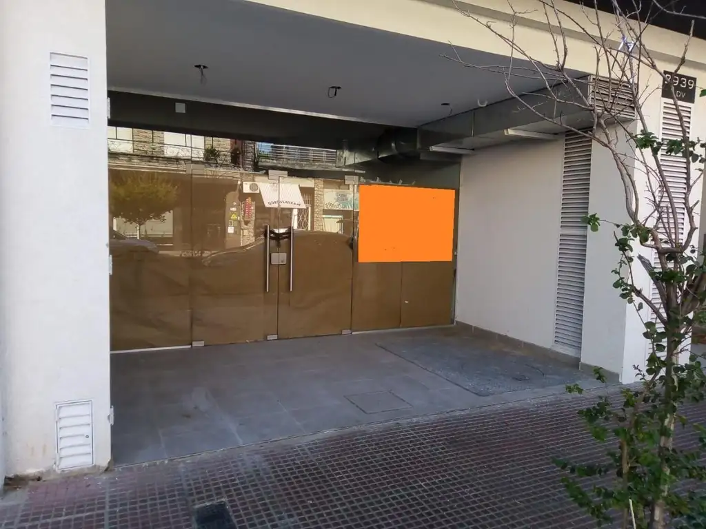 Foto de LOCAL COMERCIAL - SOBRE AV. LOPE DE VEGA - Una sola planta con acceso, imagen 4