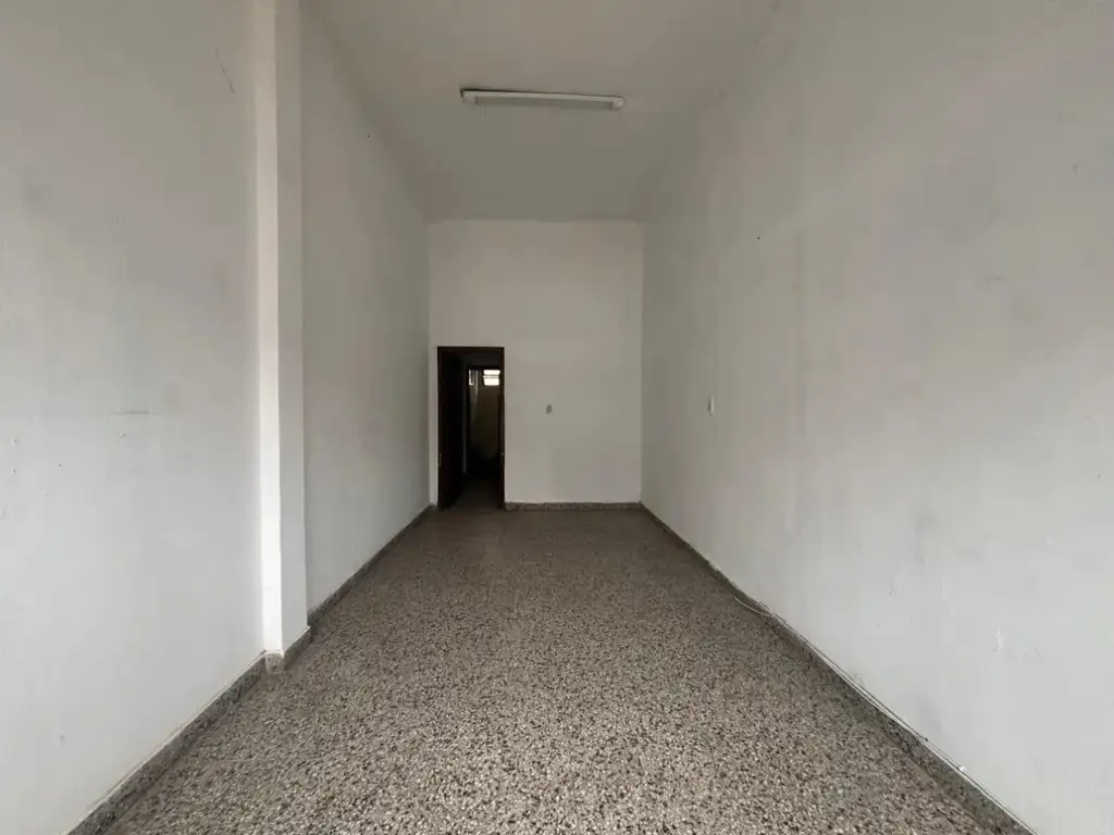 Foto de Local Comercial sobre Av. Almafuerte, imagen 1
