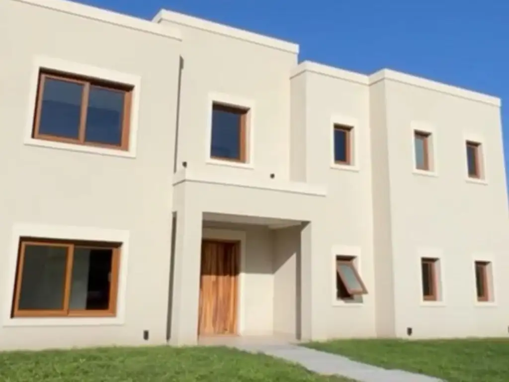 Foto de ALQUILER DE CASA EN 6 AMBIENTES, CON GALLERIA Y PARRILLA, imagen 2