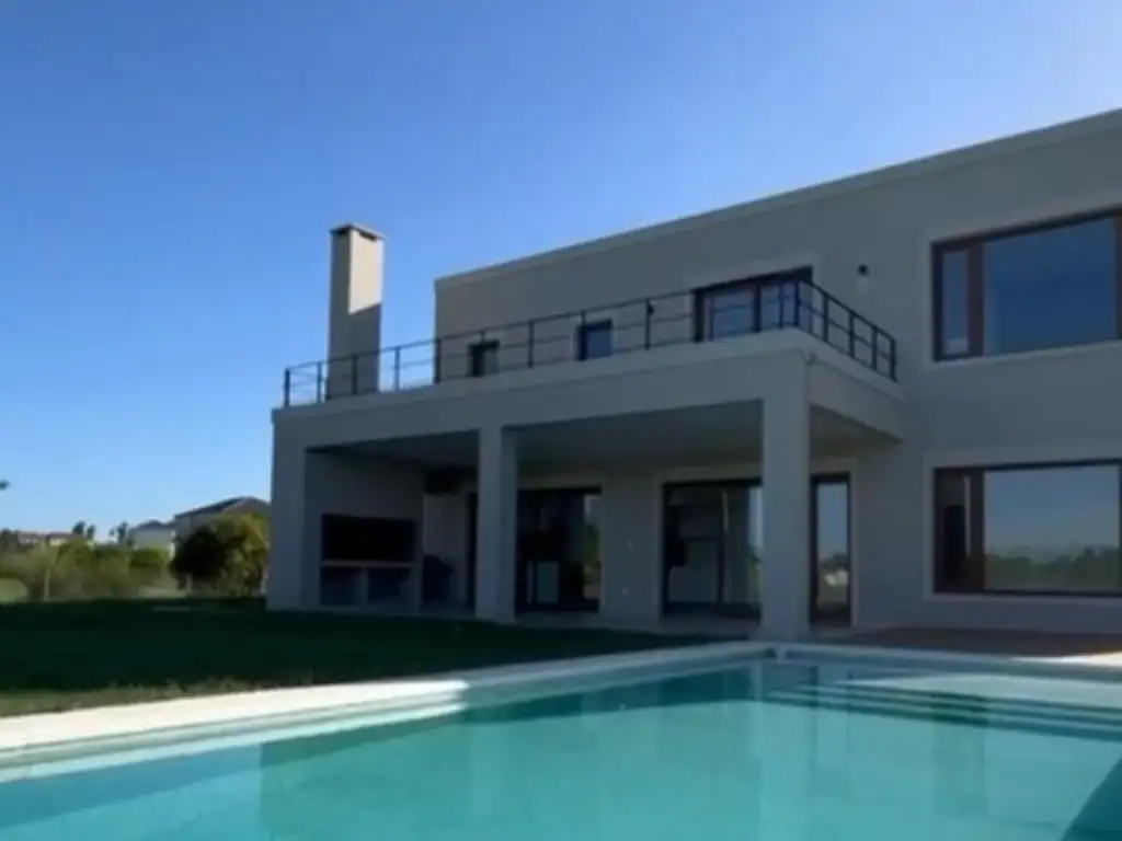 Foto de ALQUILER DE CASA EN 6 AMBIENTES, CON GALLERIA Y PARRILLA, imagen 3