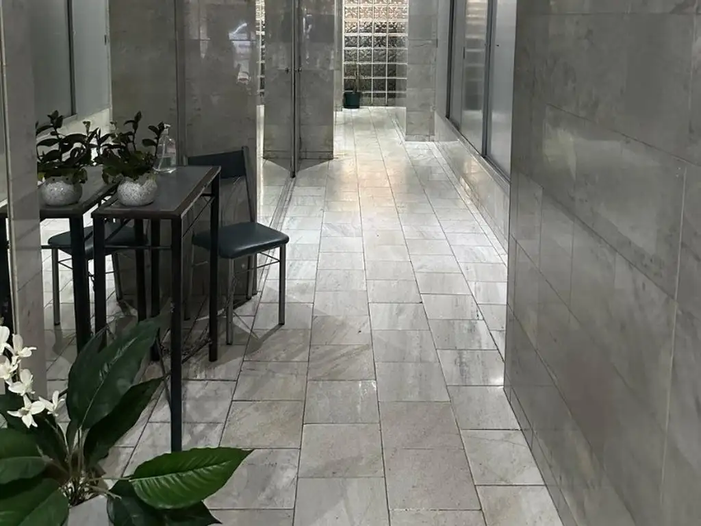 Foto de 1 ambiente amplio , contrafrente con balcon , vista abierta , muy, imagen 3