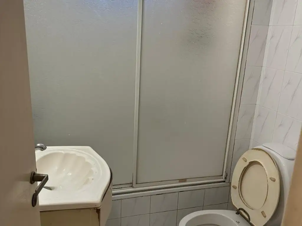 Foto de 1 ambiente amplio , contrafrente con balcon , vista abierta , muy, imagen 4
