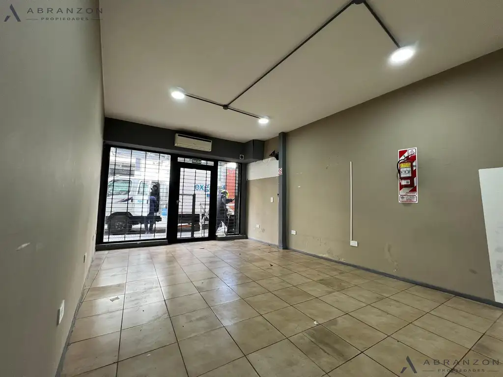 Foto de Gascón al 500 local comercial Almagro Hospital Italiano SE VENDE CON, imagen 1