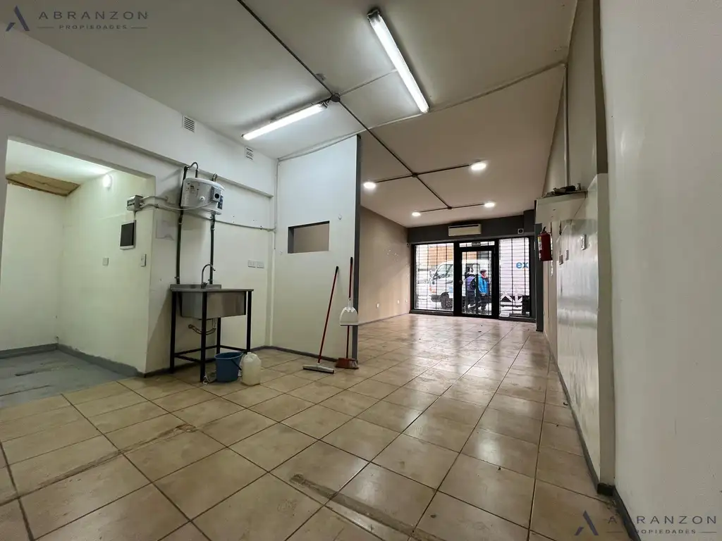 Foto de Gascón al 500 local comercial Almagro Hospital Italiano SE VENDE CON, imagen 3