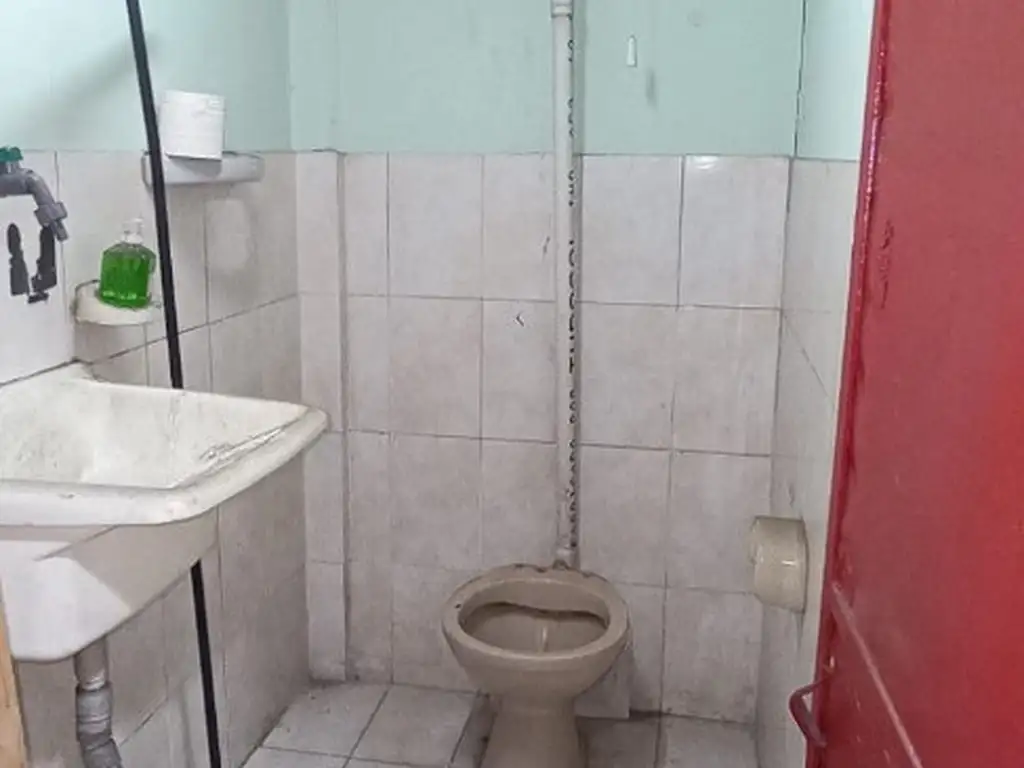Foto de LOCAL 43M2 CUBIERTO LOSA SIN COLUMNAS, imagen 1
