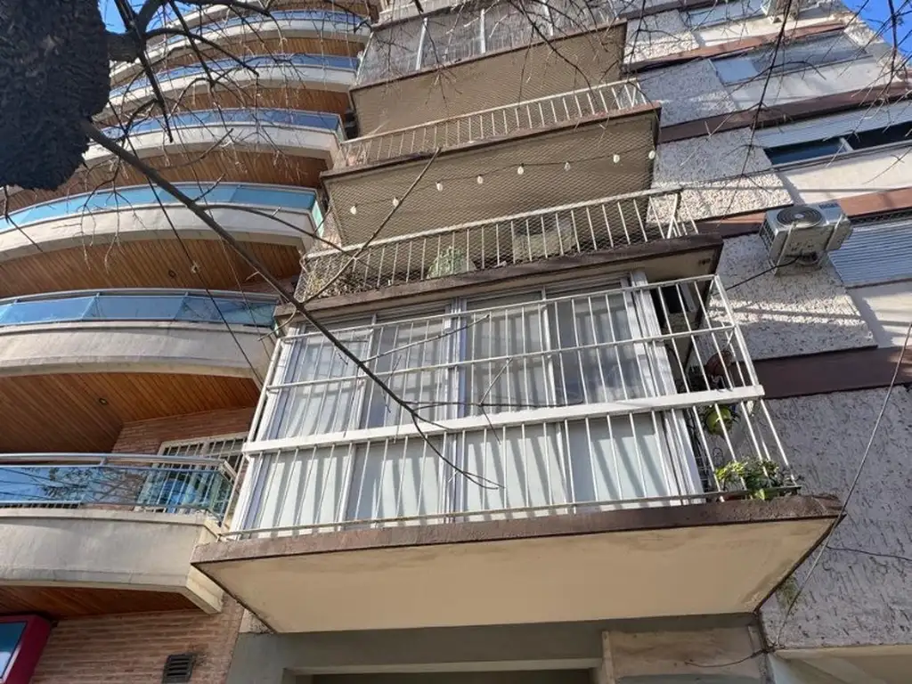 Foto de Excelente departamento de 2 ambientes con balcón, al frente., imagen 1
