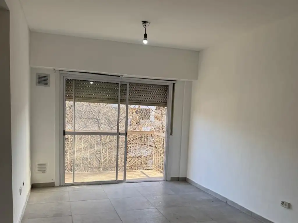 Foto de Excelente departamento de 2 ambientes con balcón, al frente., imagen 4